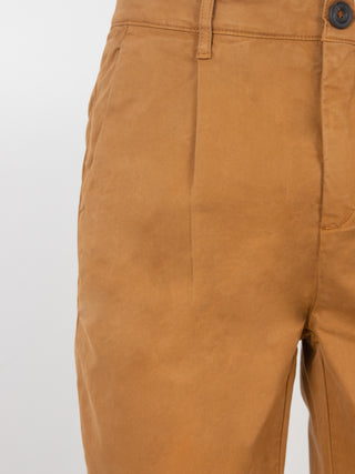 Pantaloni chino con pinces