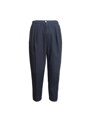 Loose trousers with pleats
