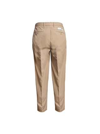 Loose trousers with pleats