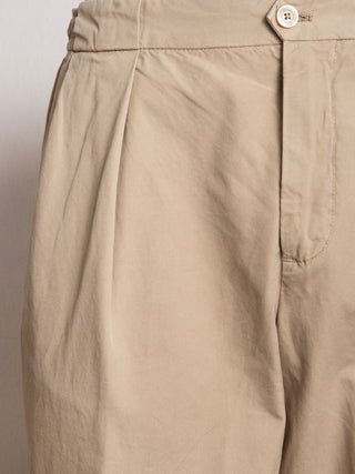 Loose trousers with pleats