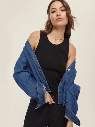 Top smanicato a coste