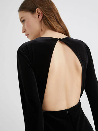 Abito lungo in velluto con schiena nuda