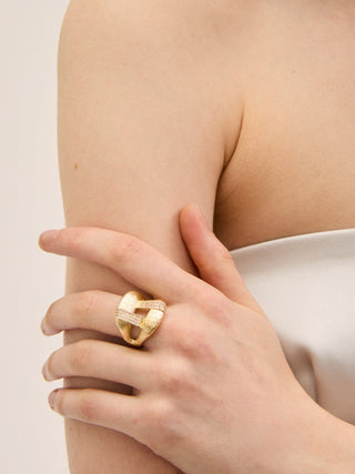 Anello rigato intrecciato