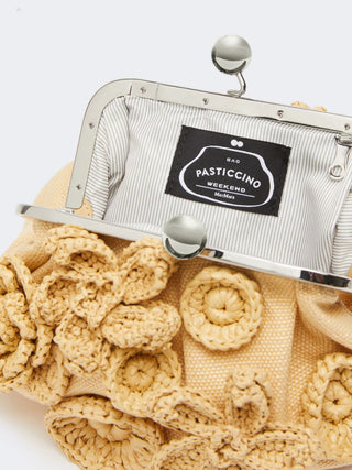 Pasticcino bag small in effetto rafia con fiori