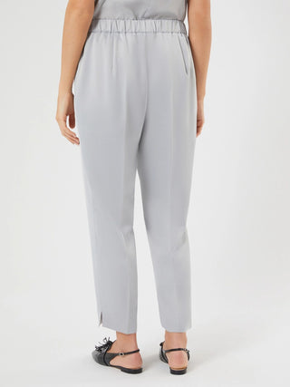 Pantaloni slim in crêpe envers satin