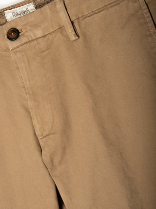 Pantaloni chino mucha