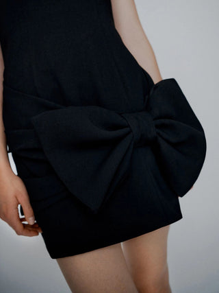 Abito bustier in envers satin con fiocco