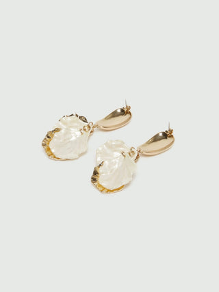 Orecchini pendenti con conchiglie metalliche