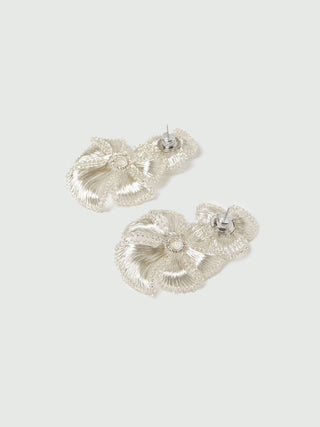 Orecchini con fiori crochet in metallo
