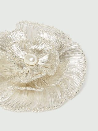 Spilla con fiore e perline