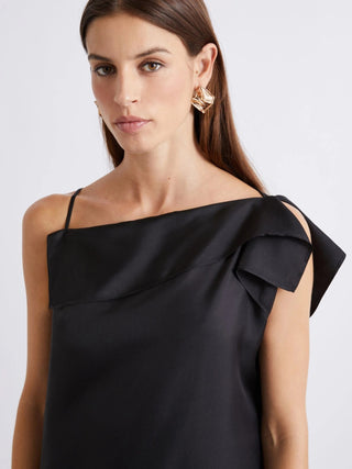 Abito in twill di seta con scollo asimmetrico