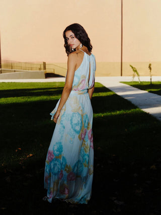 Abito con volant e rosa in tessuto