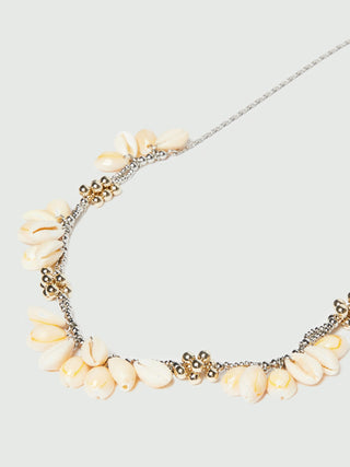 Collana con perline e conchiglie