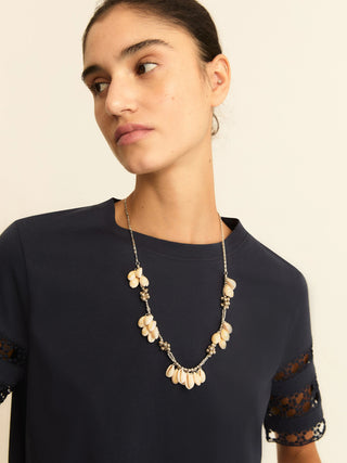 Collana con perline e conchiglie