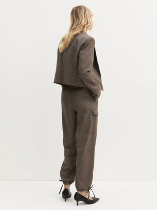 Pantalone carrot con tasconi