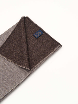 Schal aus reiner Wolle