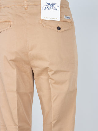 Pantaloni chino con pinces